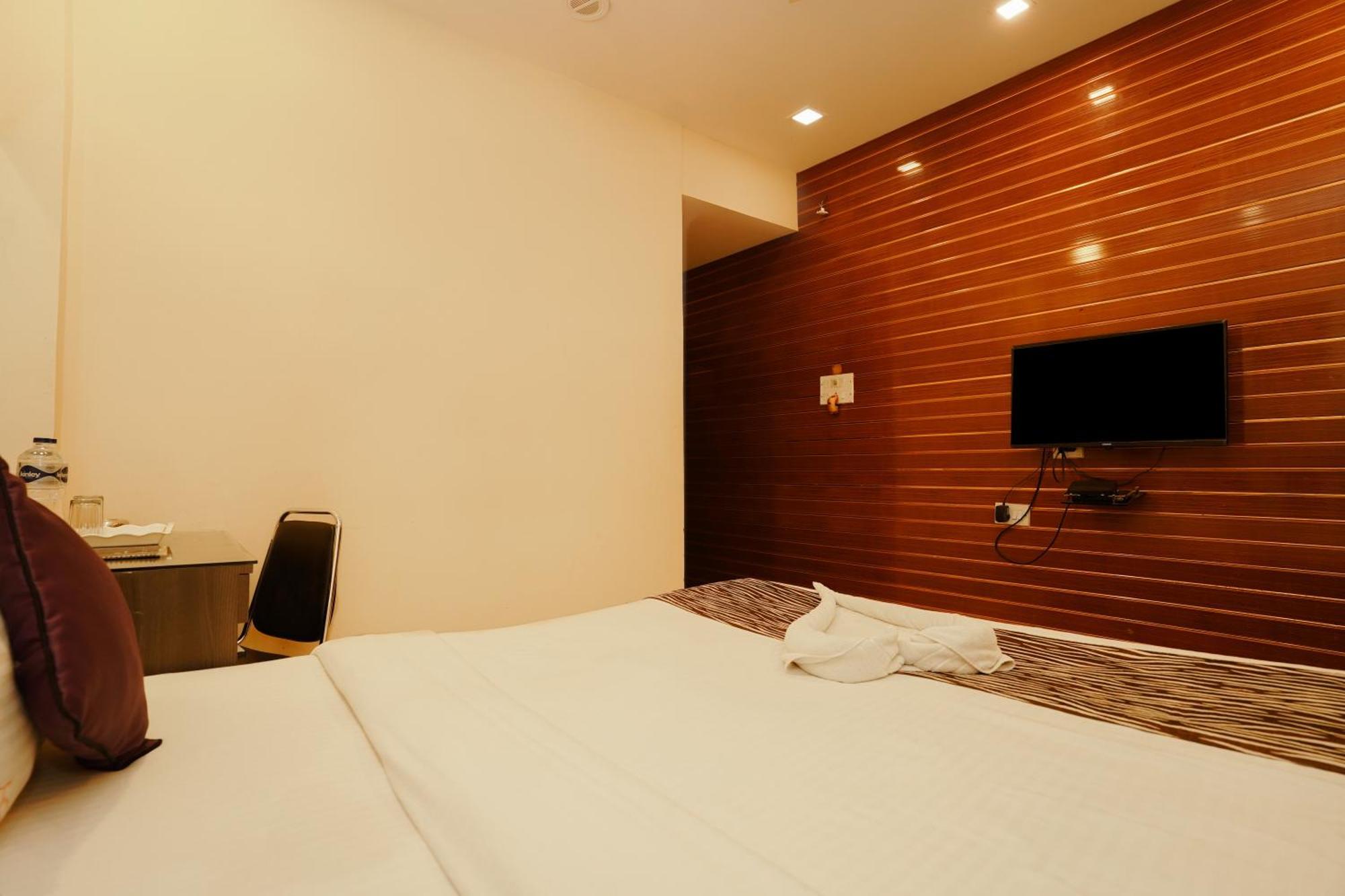 Sheldon Hotel Kolkata Exterior photo